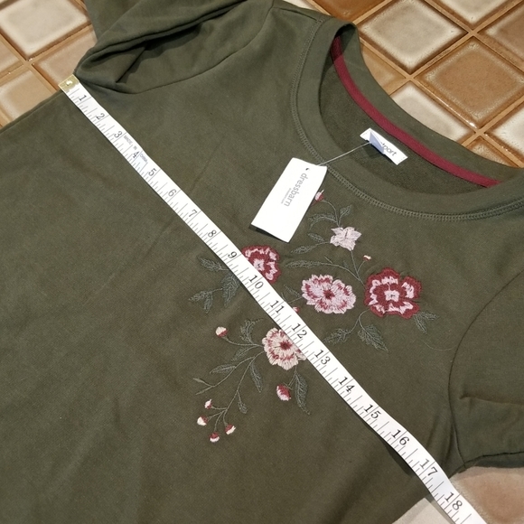 [NEW] Westport Brand Embroidered Flower Sweater - Picture 12 of 14